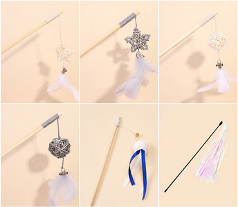 Tija de lemn cu o jucărie pentru pisici