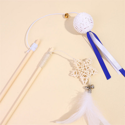 Tija de lemn cu o jucărie pentru pisici