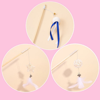 Tija de lemn cu o jucărie pentru pisici