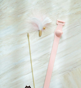 Λουρί σιλικόνης με χνούδι παιχνιδιού για γάτες