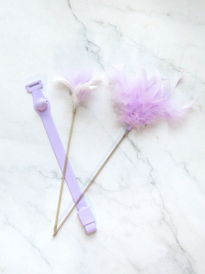 Λουρί σιλικόνης με χνούδι παιχνιδιού για γάτες