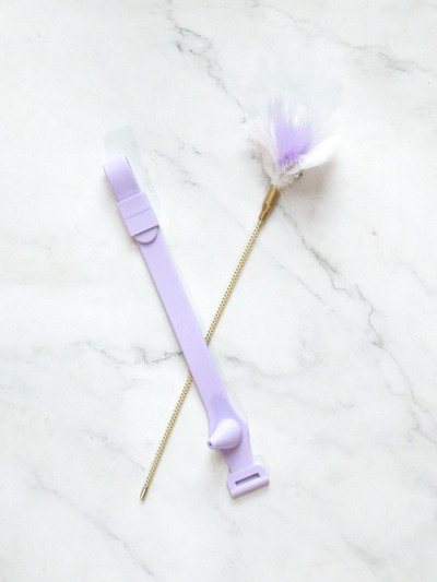 Λουρί σιλικόνης με χνούδι παιχνιδιού για γάτες