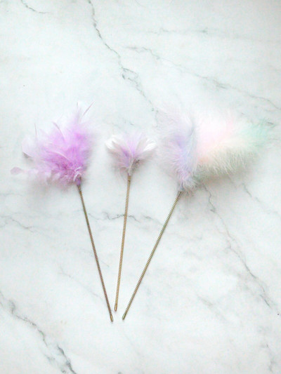 Λουρί σιλικόνης με χνούδι παιχνιδιού για γάτες