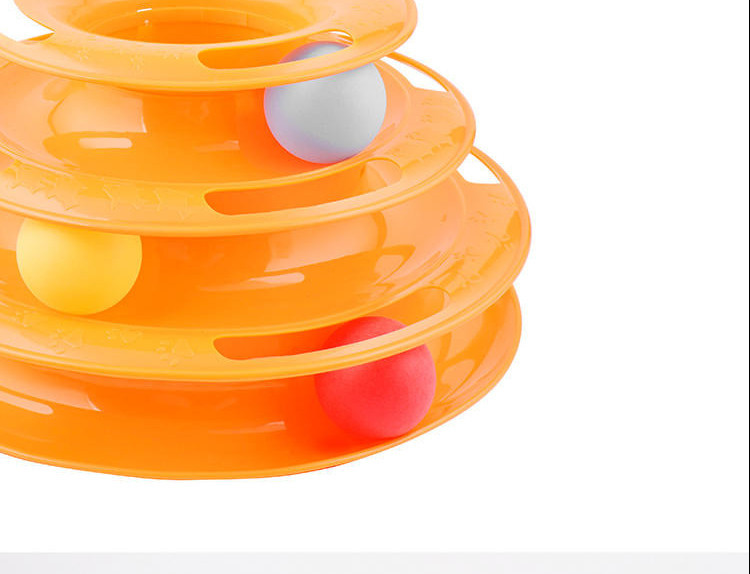 Ümmargune plastikust mänguasi kassipallidega