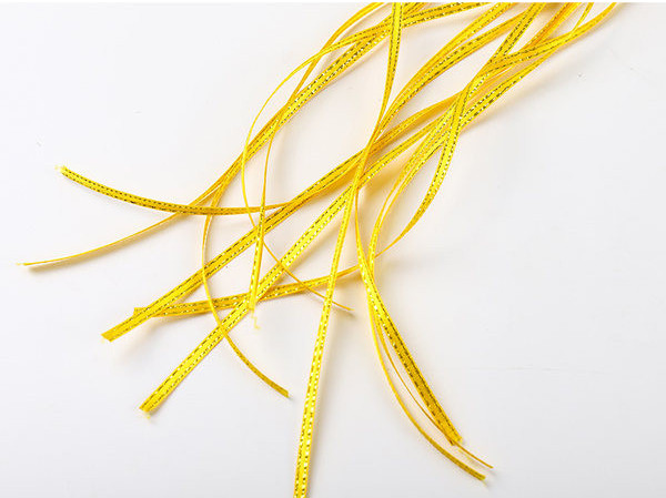 Πολύχρωμο παιχνίδι γάτας με κορδέλα και κουδούνι