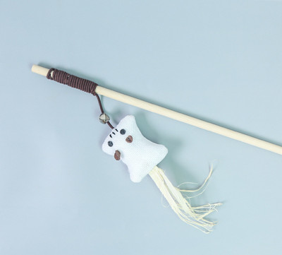 Kassi mängupulk erinevate ripatsidega