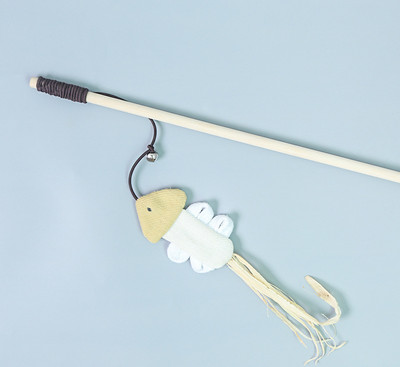 Kassi mängupulk erinevate ripatsidega