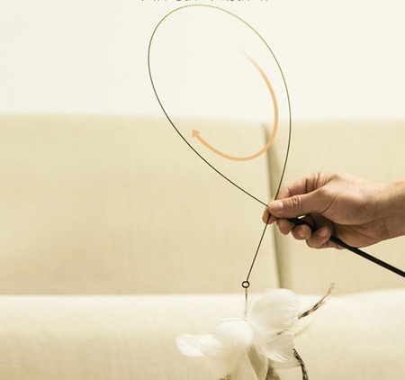 Παιχνίδι γάτας με φτερά με βάση 