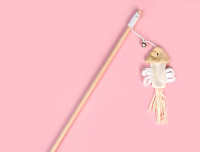 Undița din lemn cu pandantiv