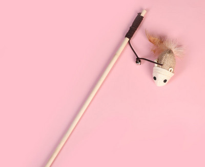 Undița din lemn cu pandantiv