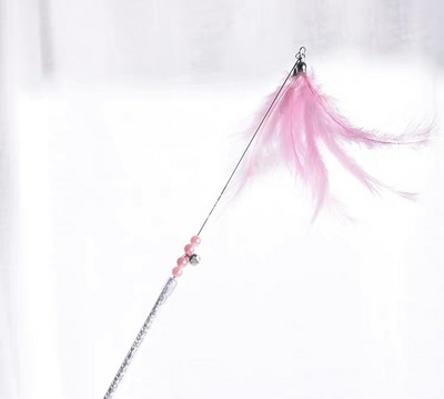 Παιχνίδι γάτας με ροζ φτερά