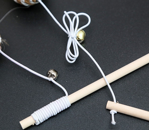 Undiță jucărie pentru pisici cu pandantiv