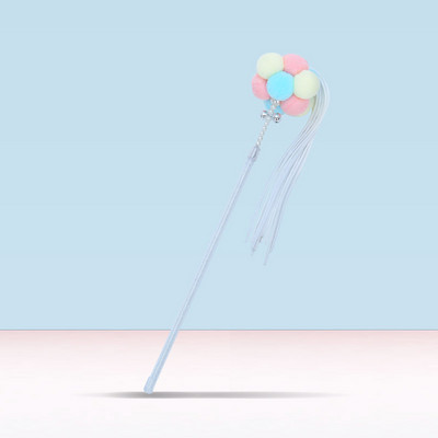 Diferite modele de undiță tip jucărie pentru pisici