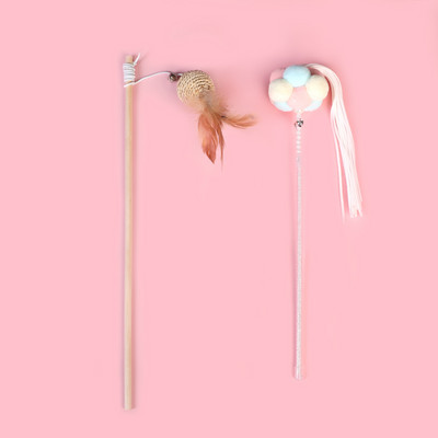 Diferite modele de undiță tip jucărie pentru pisici