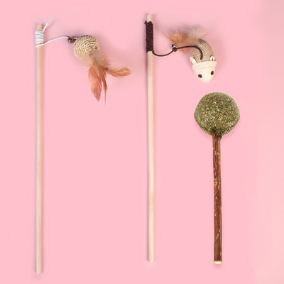 Diferite modele de undiță tip jucărie pentru pisici