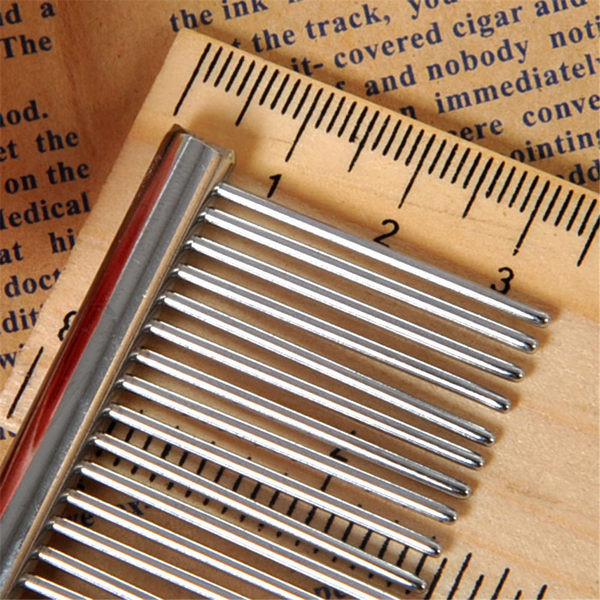 Metallist lõikuritega kamm kassidele