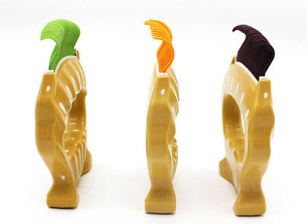 Pieptene pentru pisici cu maner in trei culori