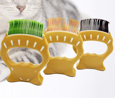 Pieptene pentru pisici cu maner in trei culori