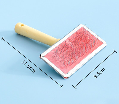 Pieptene pentru pieptănarea pisicilor