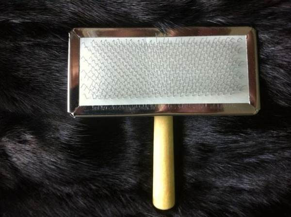 Perie dreptunghiulara pentru pieptanat pisici