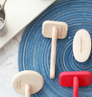 Puidust hari karvade eemaldamiseks – sobib kassidele