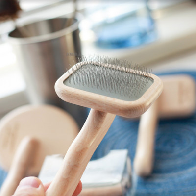 Puidust hari karvade eemaldamiseks – sobib kassidele