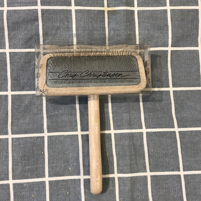 Puidust hari karvade eemaldamiseks – sobib kassidele