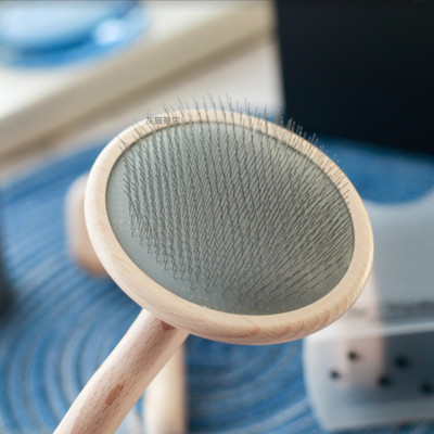 Puidust hari karvade eemaldamiseks – sobib kassidele