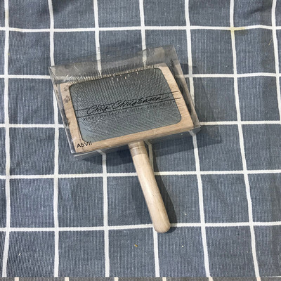 Puidust hari karvade eemaldamiseks – sobib kassidele