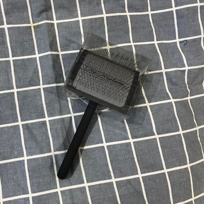 Puidust hari karvade eemaldamiseks – sobib kassidele