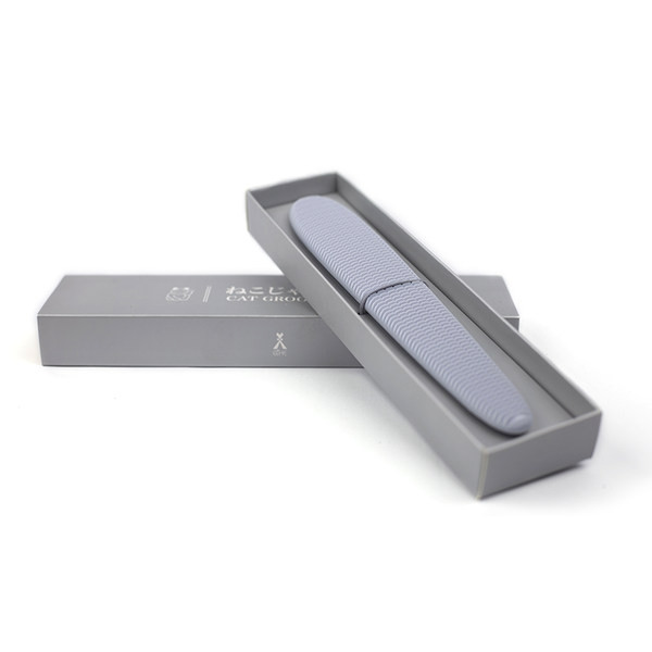 Spetsiaalne kassikamm kasside kammimiseks