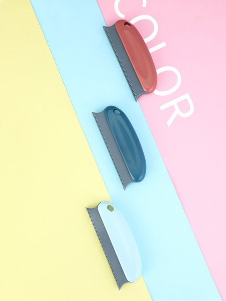 Pieptene din plastic pentru îngrijirea zilnică a pisicilor