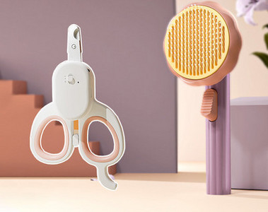 Perie pentru pisici cu buton pentru curatare usoara