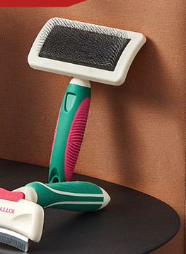 mugava kummist käepidemega kassihari