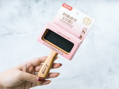 Perie de lemn pentru îngrijirea zilnică - pentru pisici