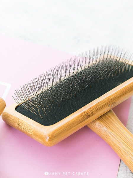 Perie de lemn pentru îngrijirea zilnică - pentru pisici