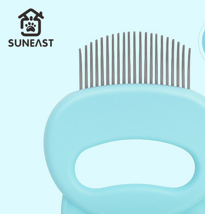 Pieptene de plastic pentru o pisică