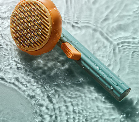 Perie pentru pisici pentru curățarea părului mort