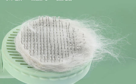 Pieptene rotund cu nasture pisica