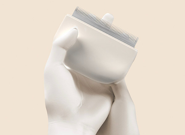 Pieptene pentru pieptănarea pisicilor