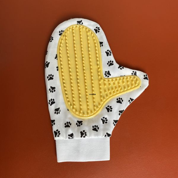 Perie de masaj pentru animale de companie in doua culori