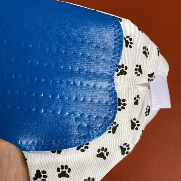 Perie de masaj pentru animale de companie in doua culori