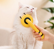 Perie potrivită pentru pieptănarea animalelor de companie