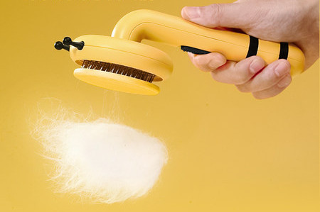 Perie potrivită pentru pieptănarea animalelor de companie