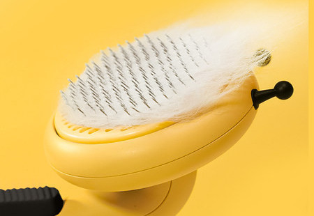 Perie potrivită pentru pieptănarea animalelor de companie