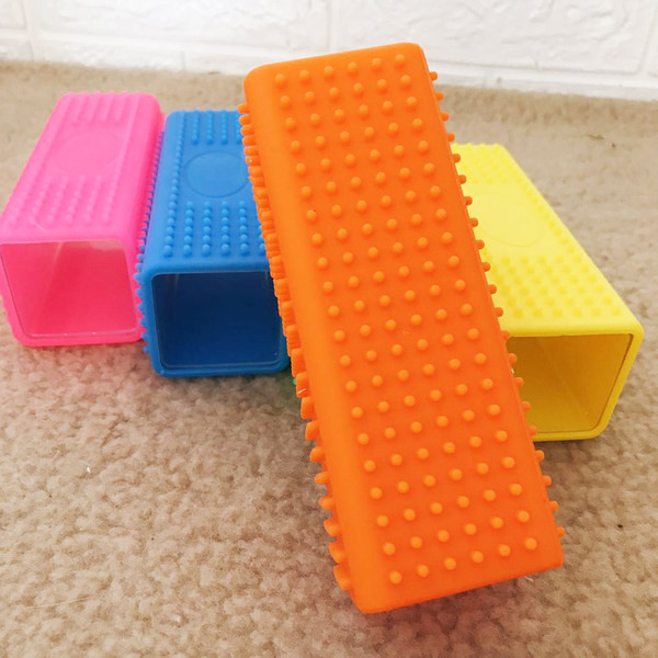 Pieptene pentru pisici - mai multe modele