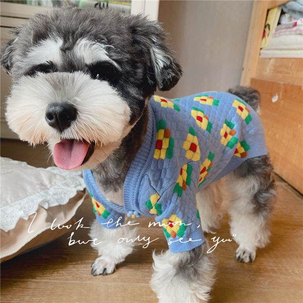 Vesta tricotata pentru caini cu model floral