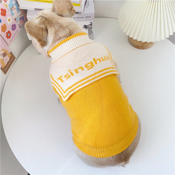 Vesta tricotata pentru caini de culoare galbena