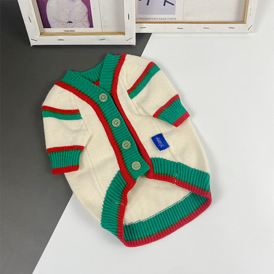 Vesta tricotata pentru caini cu nasturi