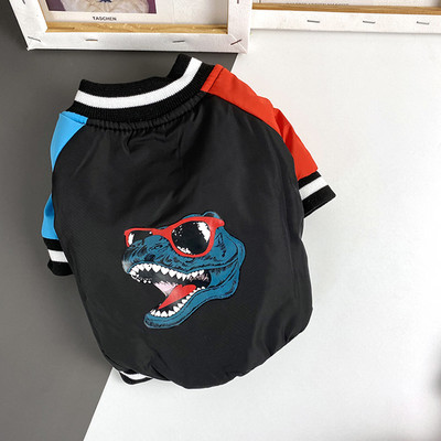 Jacheta pentru caini in trei culori si aplicatie